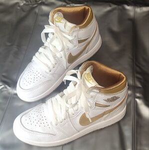 Nike Air Jordans 1 Retro OG High,      Size 13C